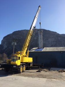A crane lift placing the pellet reactor at Carbon Engineering's pilot plant against a bright blue sky.